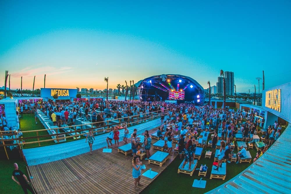 Cullera Beach Club - Top Piscinas y Terrazas Chilling en Valencia - Travelodge ...