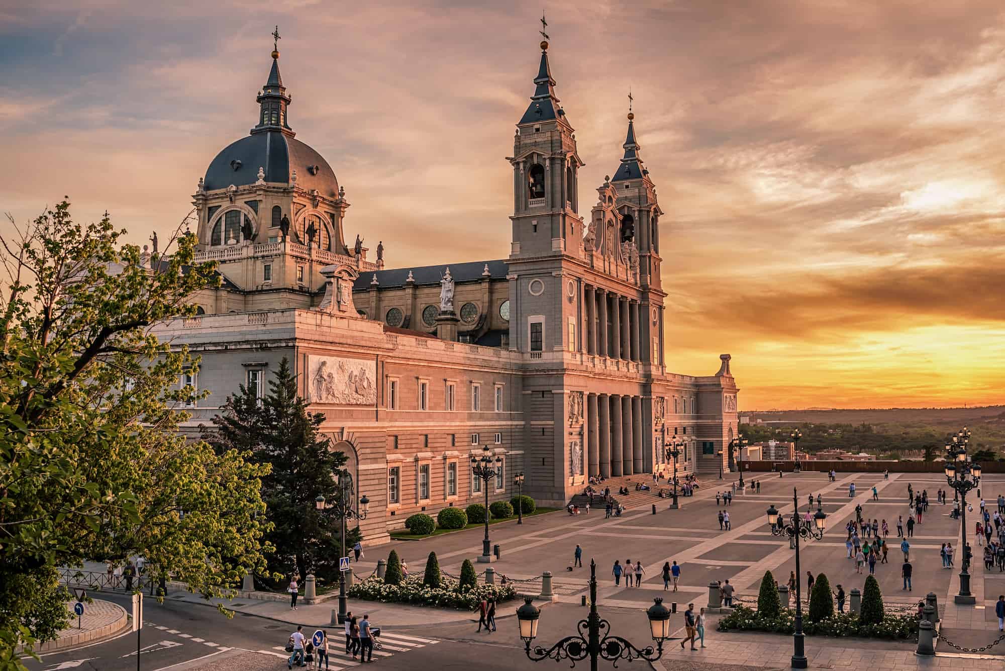 Palacio Real - Los 5 atardeceres más bonitos de la ciudad de Madrid.